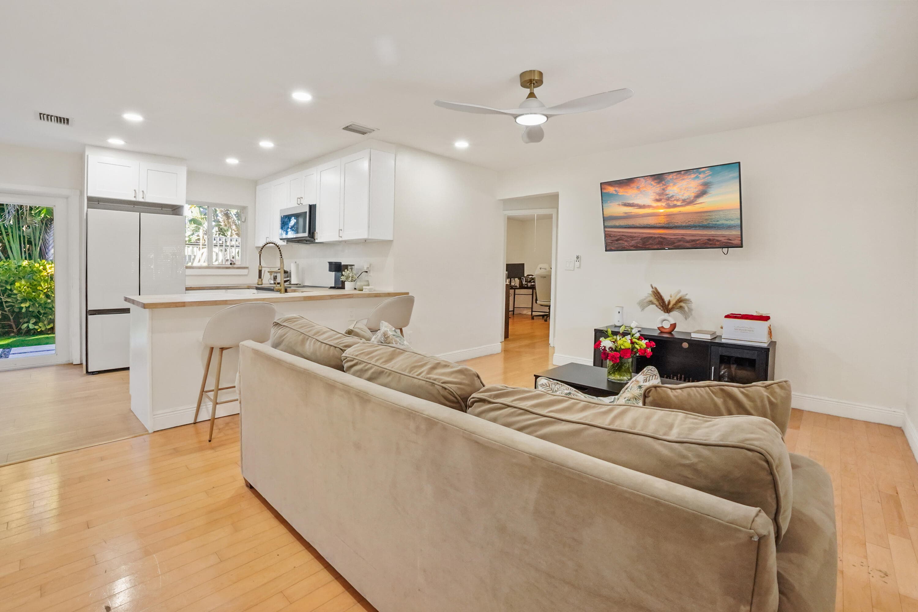 1401 NE 14th Street, Fort Lauderdale, FL 33304 5