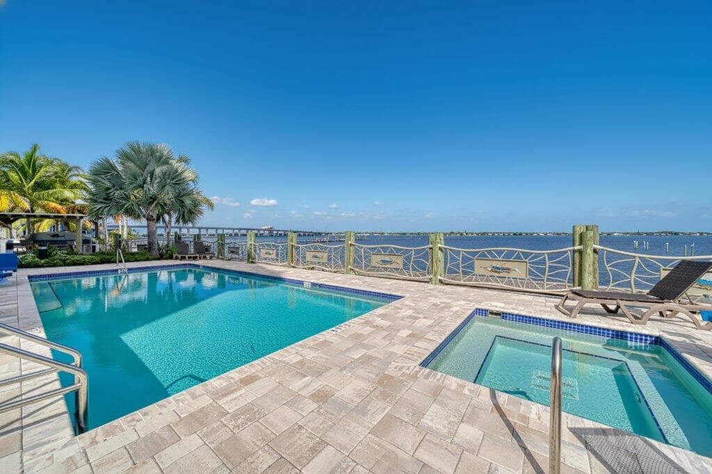 41 SW Seminole Street 304, Stuart, FL 34994 23