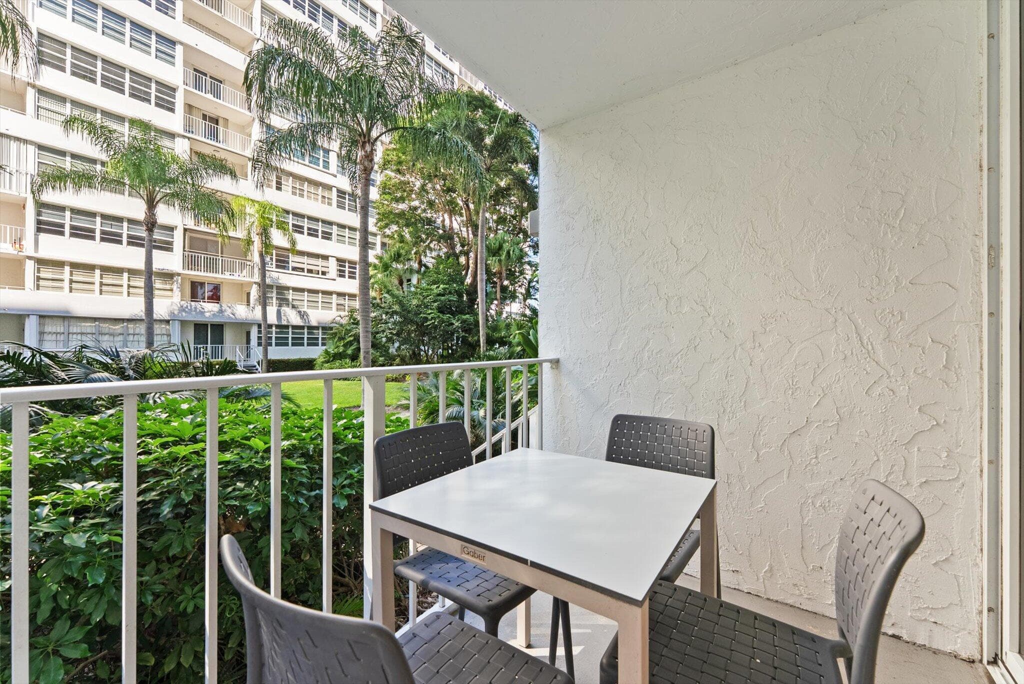 1160 N Federal Highway 221, Fort Lauderdale, FL 33304 40