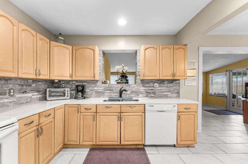 305 Henthorne Drive, Palm Springs, FL 33461 16