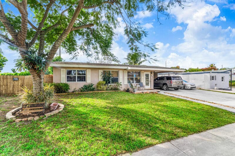 305 Henthorne Drive, Palm Springs, FL 33461 3