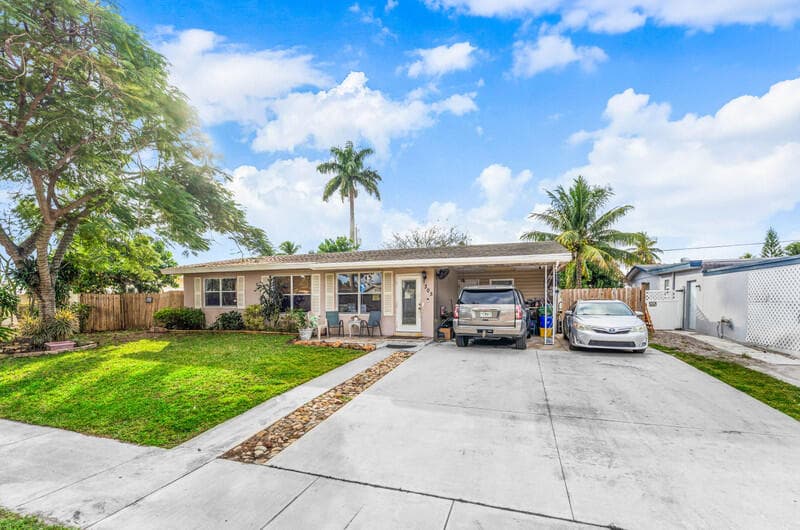 305 Henthorne Drive, Palm Springs, FL 33461 2