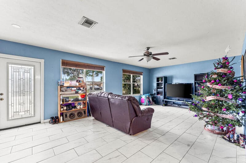 305 Henthorne Drive, Palm Springs, FL 33461 10