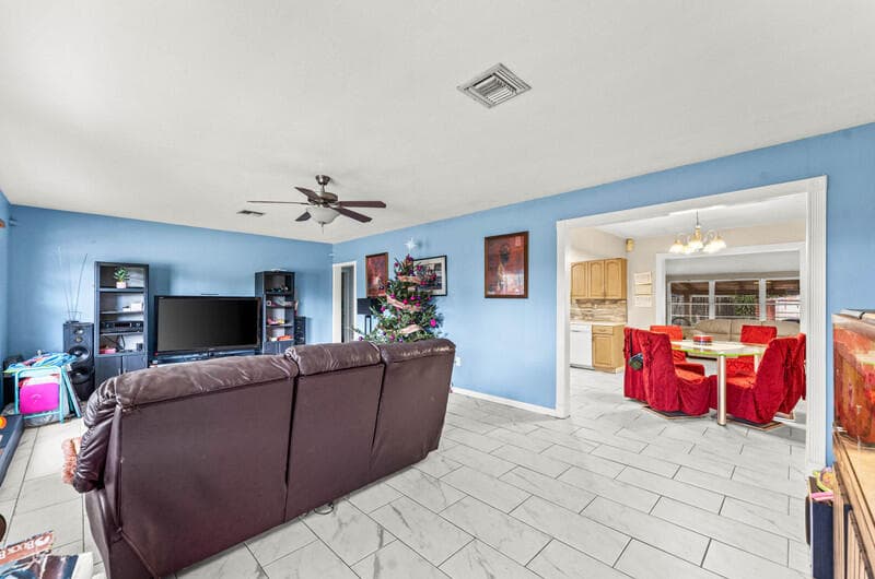 305 Henthorne Drive, Palm Springs, FL 33461 4
