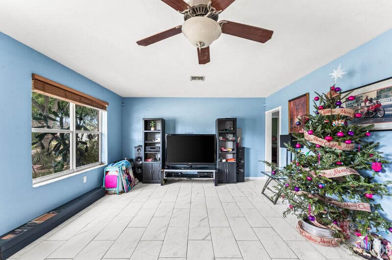 305 Henthorne Drive, Palm Springs, FL 33461 5