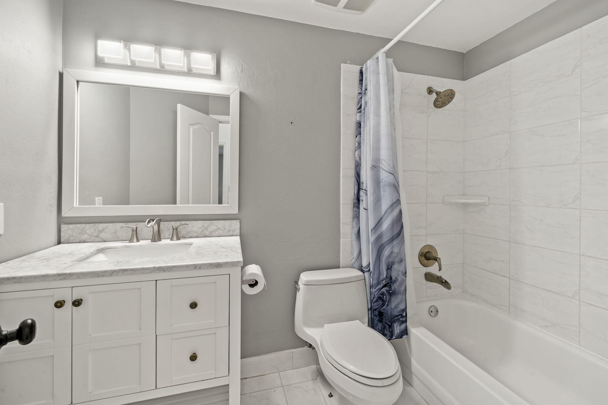 28 Governors Court, Palm Beach Gardens, FL 33418 22