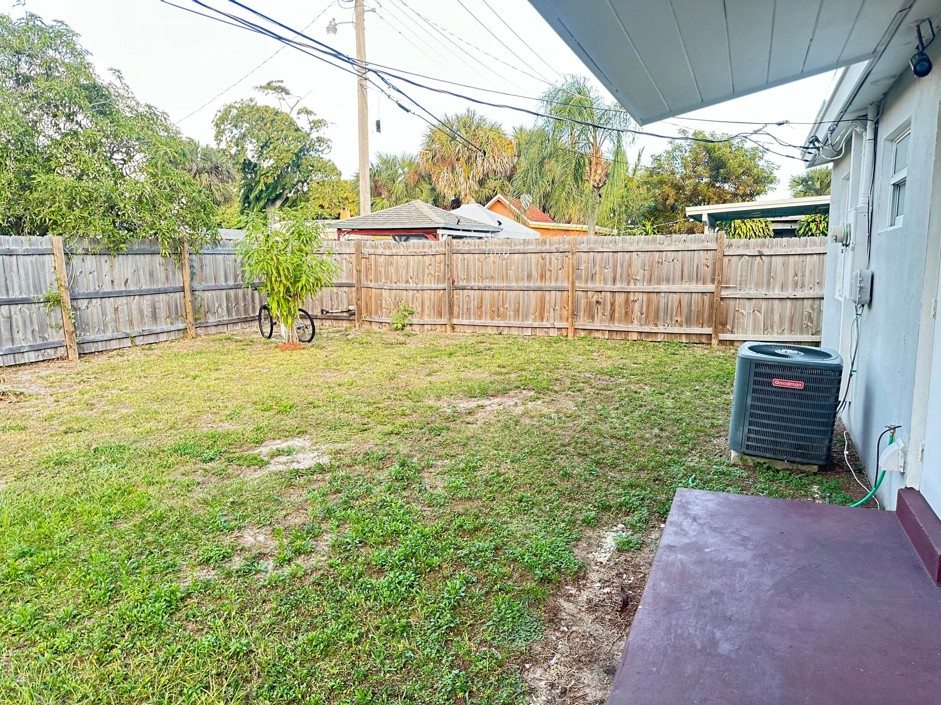 725 58th Street, West Palm Beach, FL 33407 12