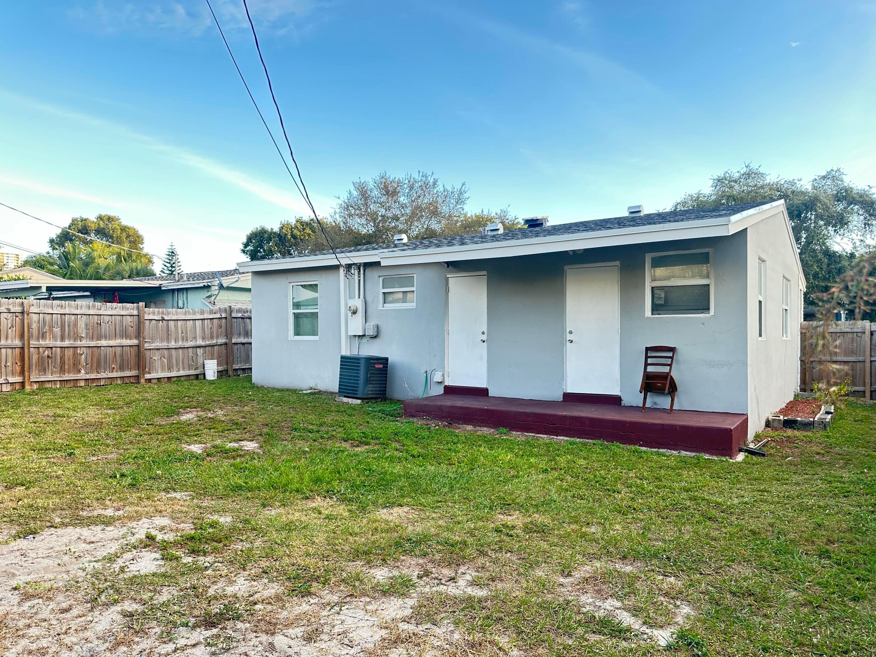 725 58th Street, West Palm Beach, FL 33407 14