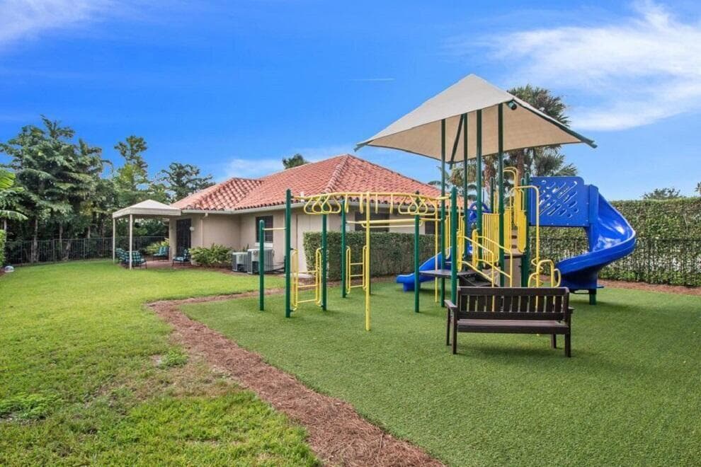 9358 Heathridge Drive, West Palm Beach, FL 33411 32