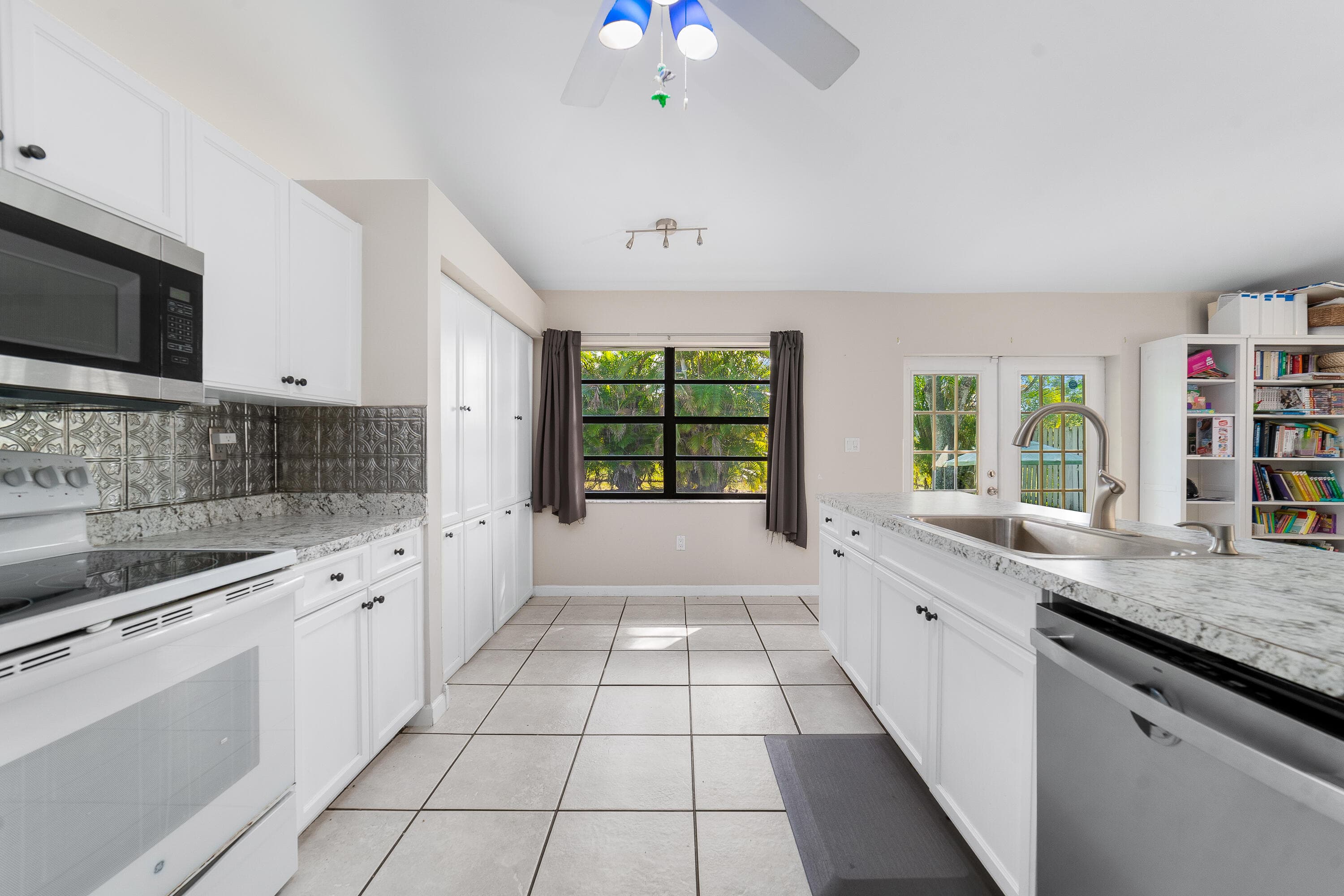 1060 Cedar Creek Way, Davie, FL 33325 10