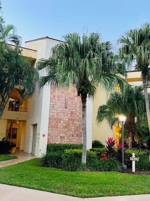 7535 La Paz Boulevard 307, Boca Raton, FL 33433