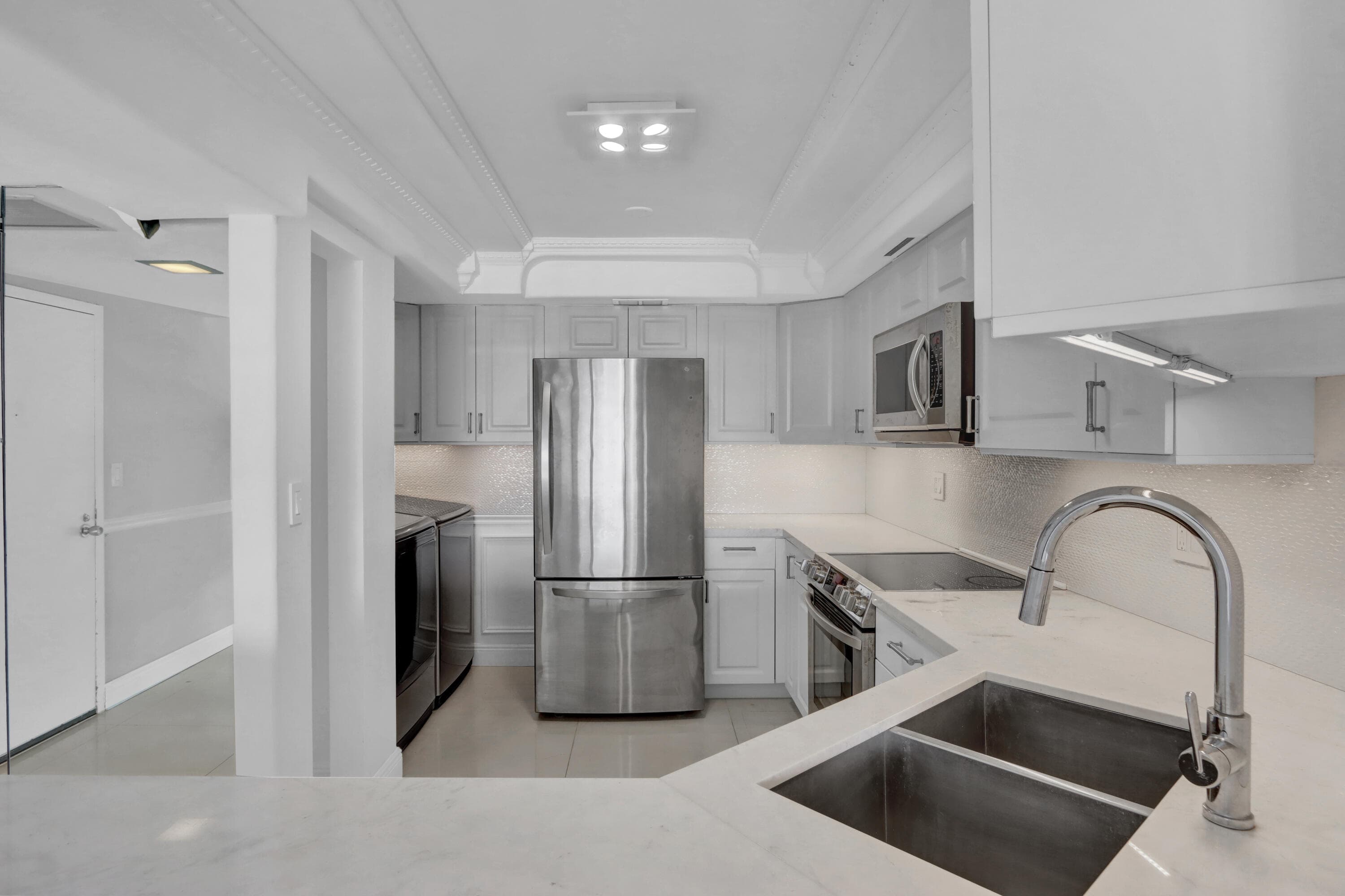 2000 Presidential Way 504, West Palm Beach, FL 33401 12