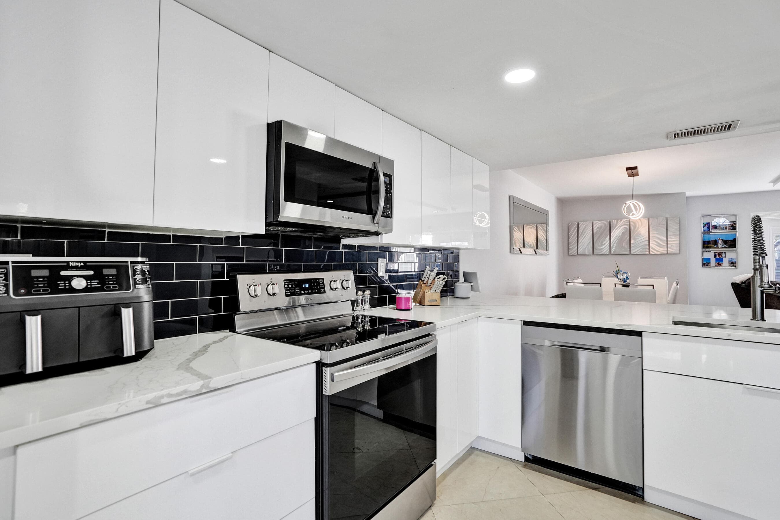 868 Crystal Lake Drive, Deerfield Beach, FL 33064 18
