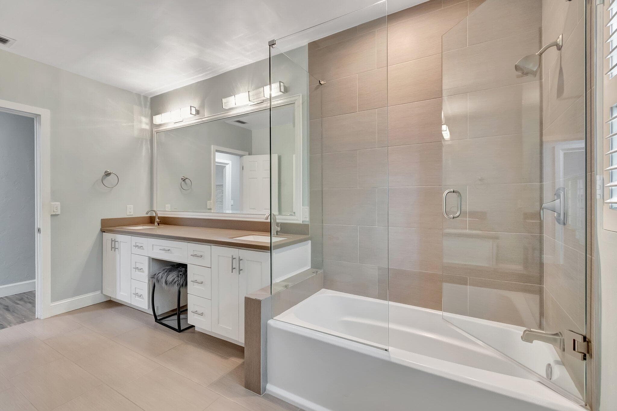 1220 N Swinton Avenue, Delray Beach, FL 33444 34