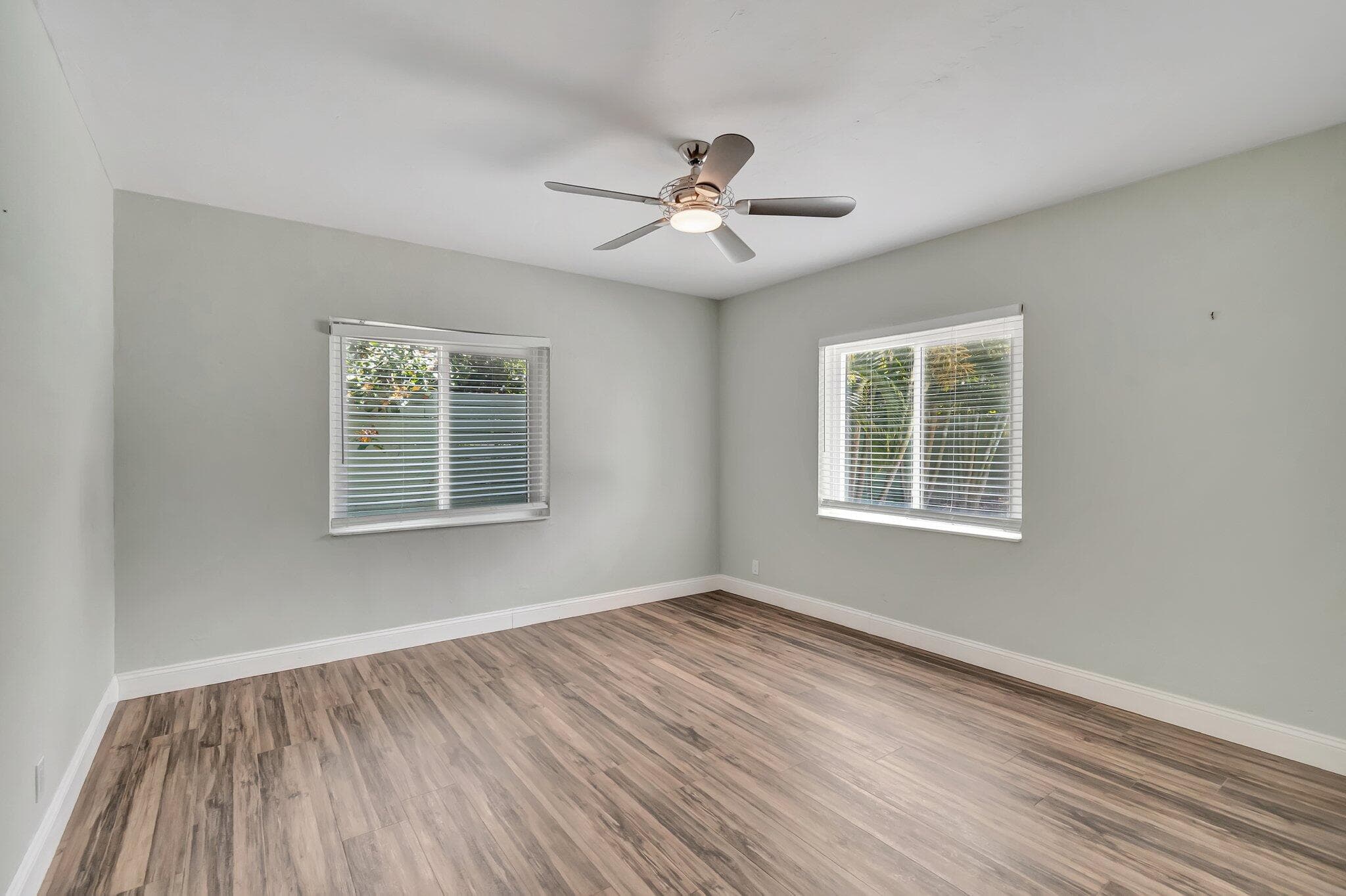 1220 N Swinton Avenue, Delray Beach, FL 33444 35