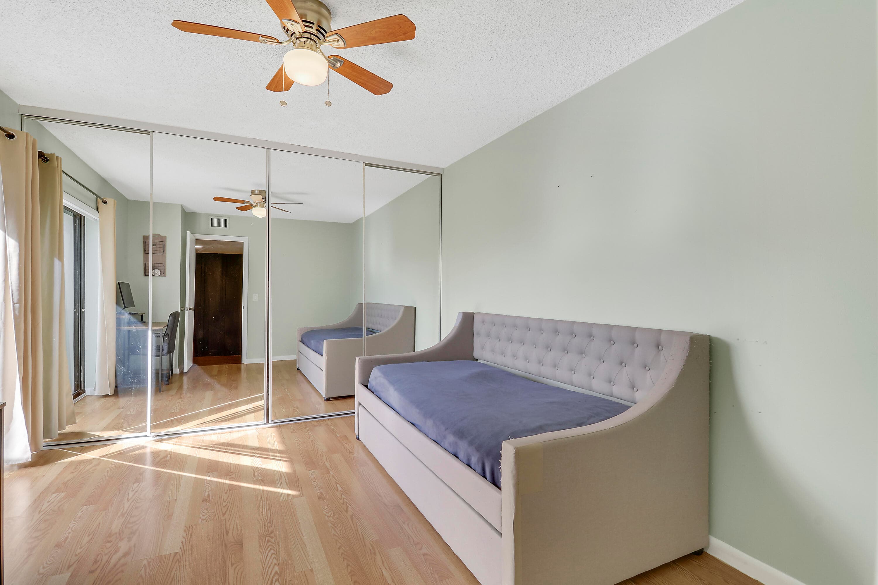2404 24th Way, West Palm Beach, FL 33407 24