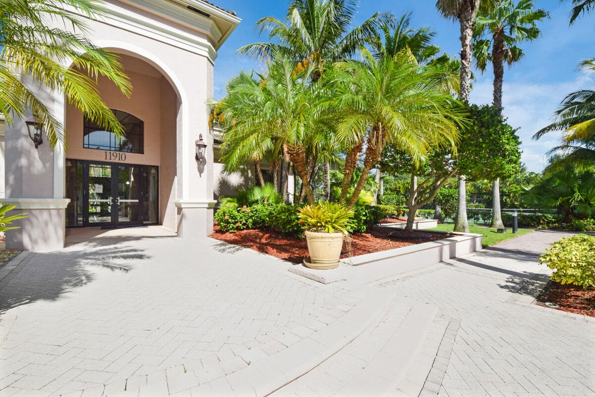 2916 Tuscany Court 104, Palm Beach Gardens, FL 33410 33