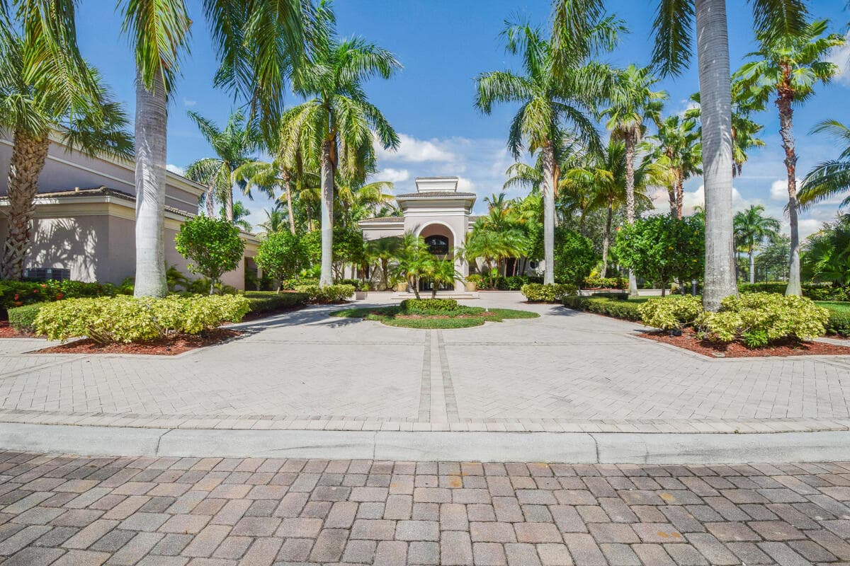 2916 Tuscany Court 104, Palm Beach Gardens, FL 33410 32