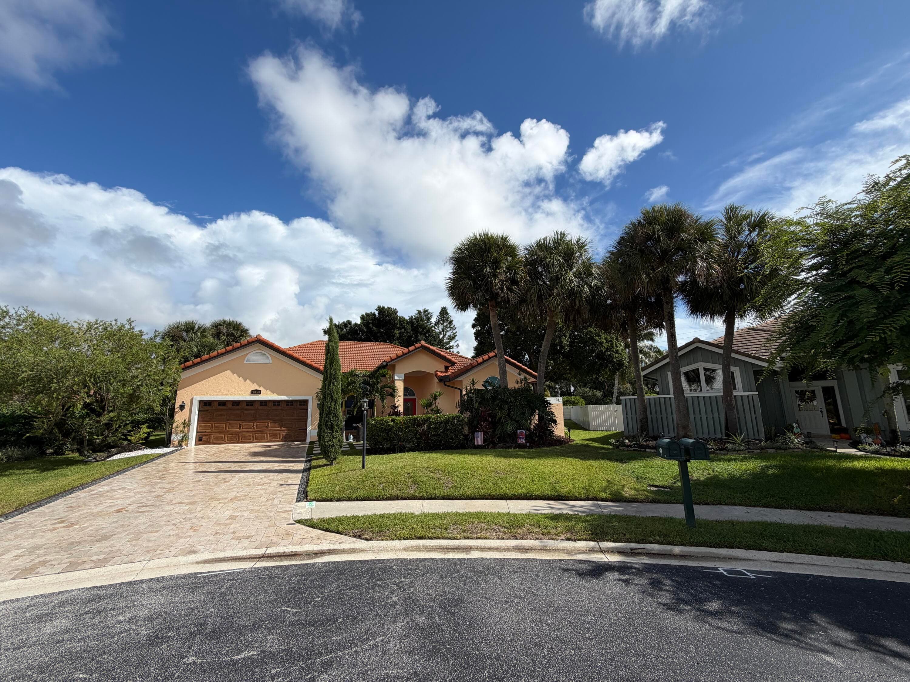 9050 Cypress Hollow Drive, Palm Beach Gardens, FL 33418 3
