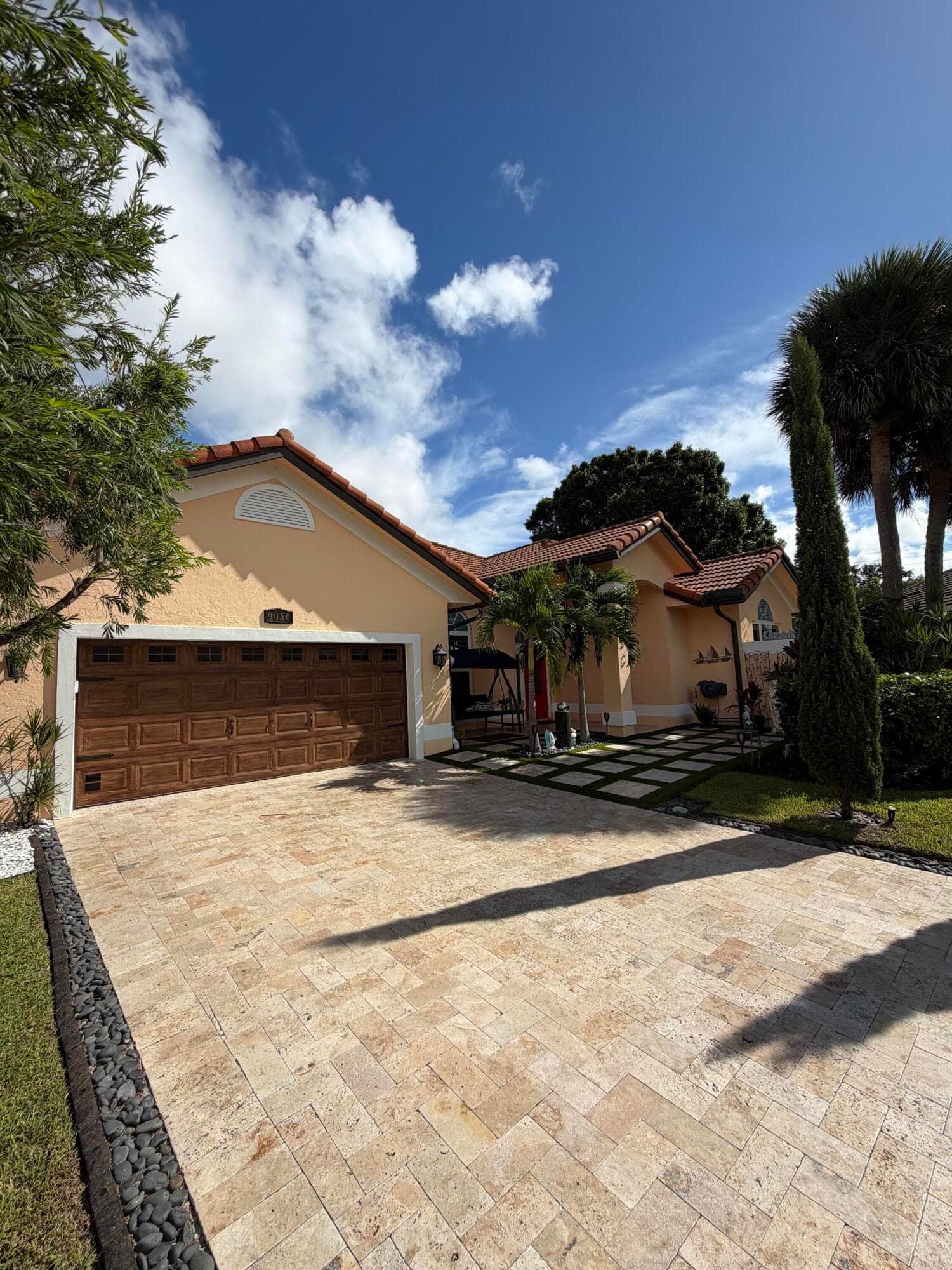 9050 Cypress Hollow Drive, Palm Beach Gardens, FL 33418 2