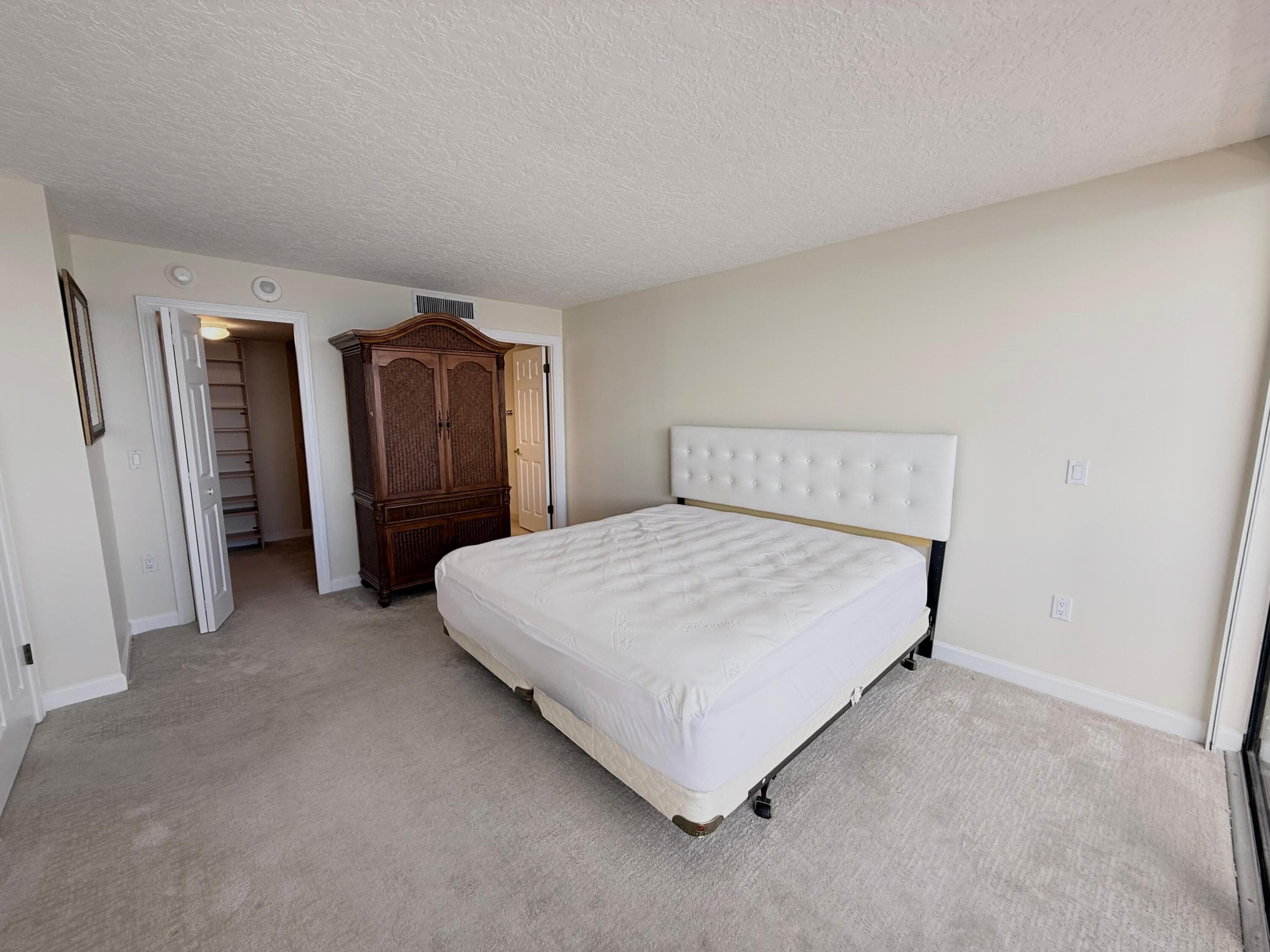 5600 N Flagler Drive 2209, West Palm Beach, FL 33407 21