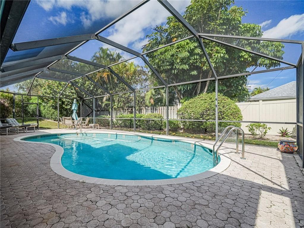 1330 Shorewinds Lane, Vero Beach, FL 32963 2