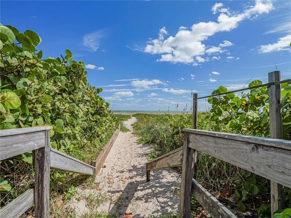 1330 Shorewinds Lane, Vero Beach, FL 32963 4
