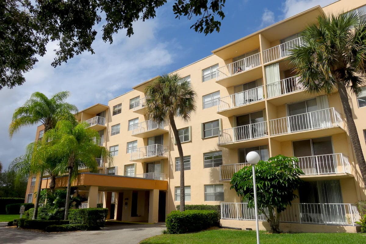 470 Executive Center Drive 2k, West Palm Beach, FL 33401 30