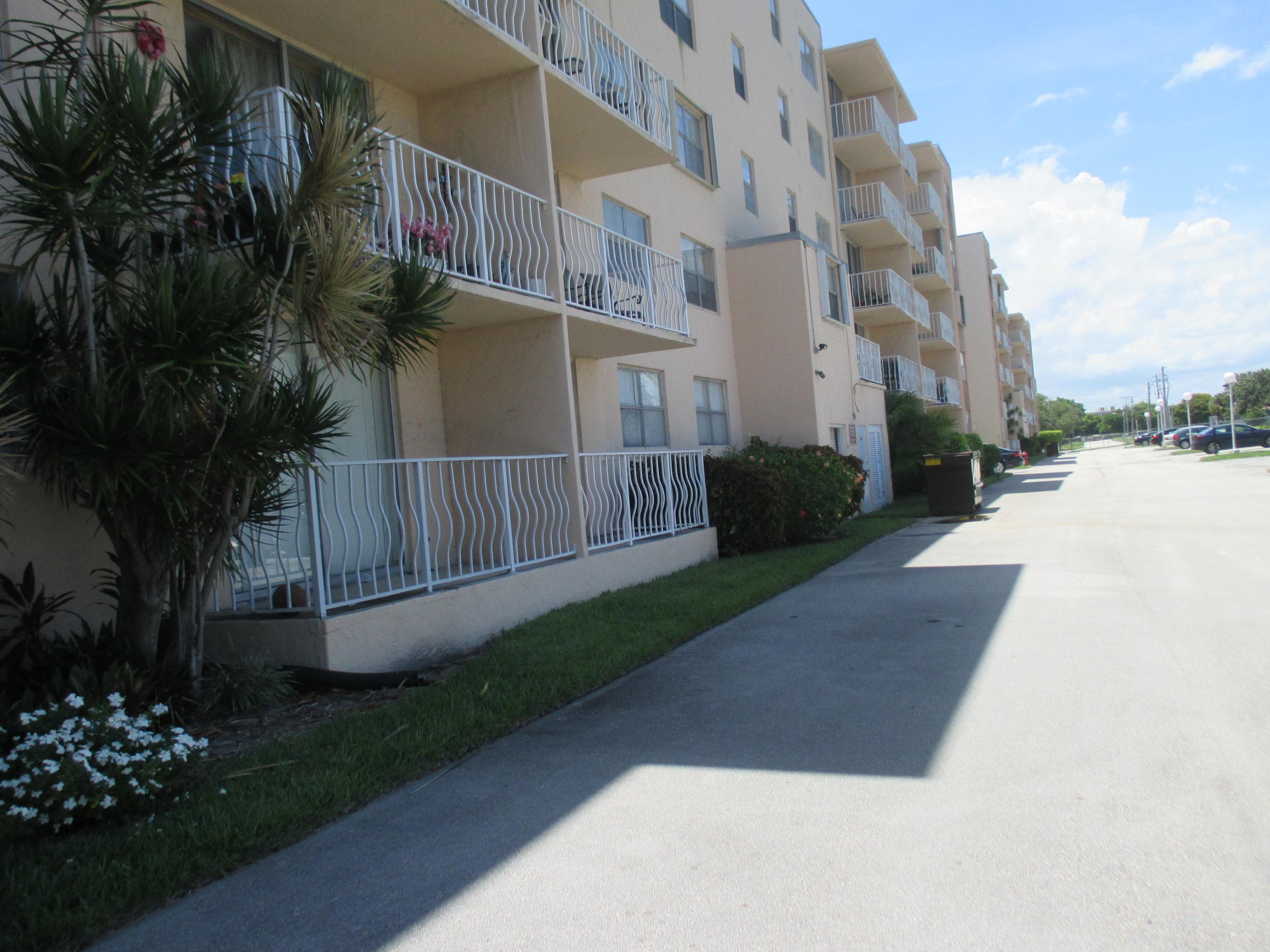 470 Executive Center Drive 2k, West Palm Beach, FL 33401 37