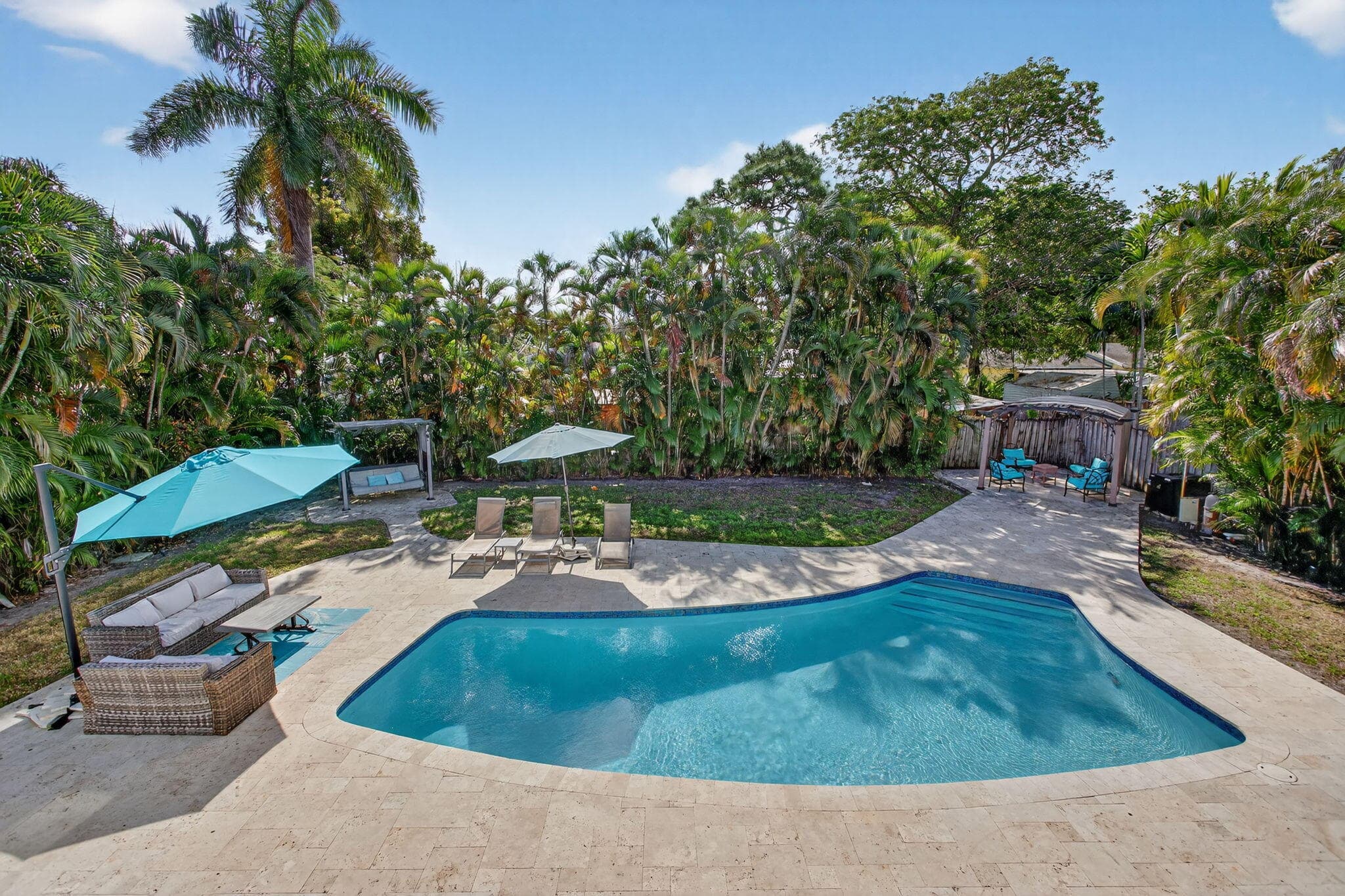 736 NE 34th Court, Oakland Park, FL 33334 23
