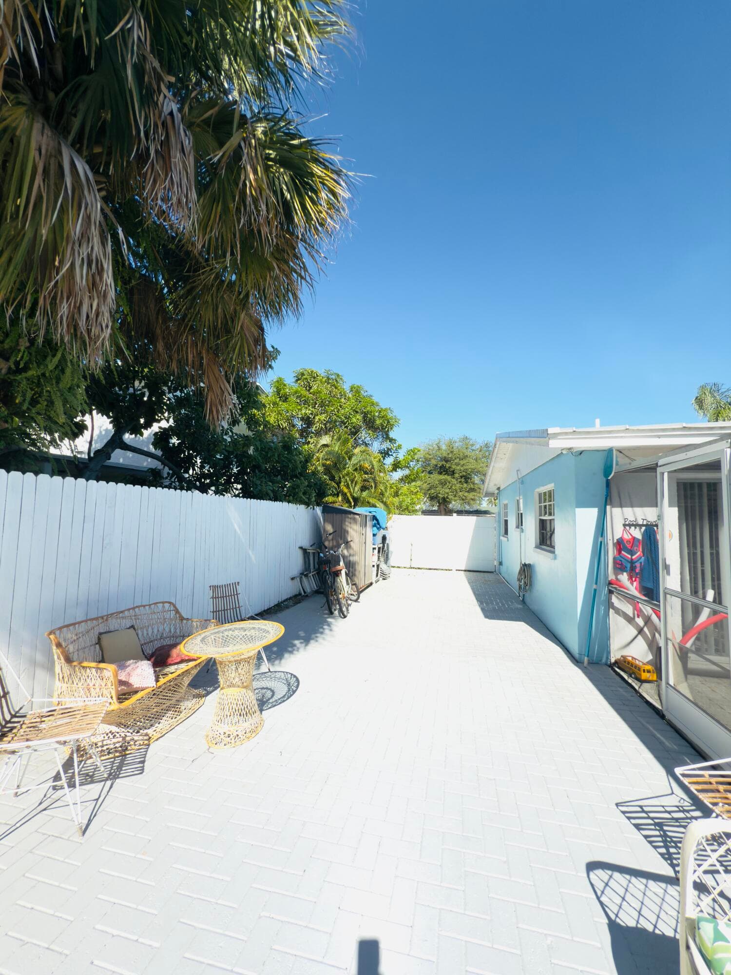 230 NE 25th Street, Pompano Beach, FL 33064 48