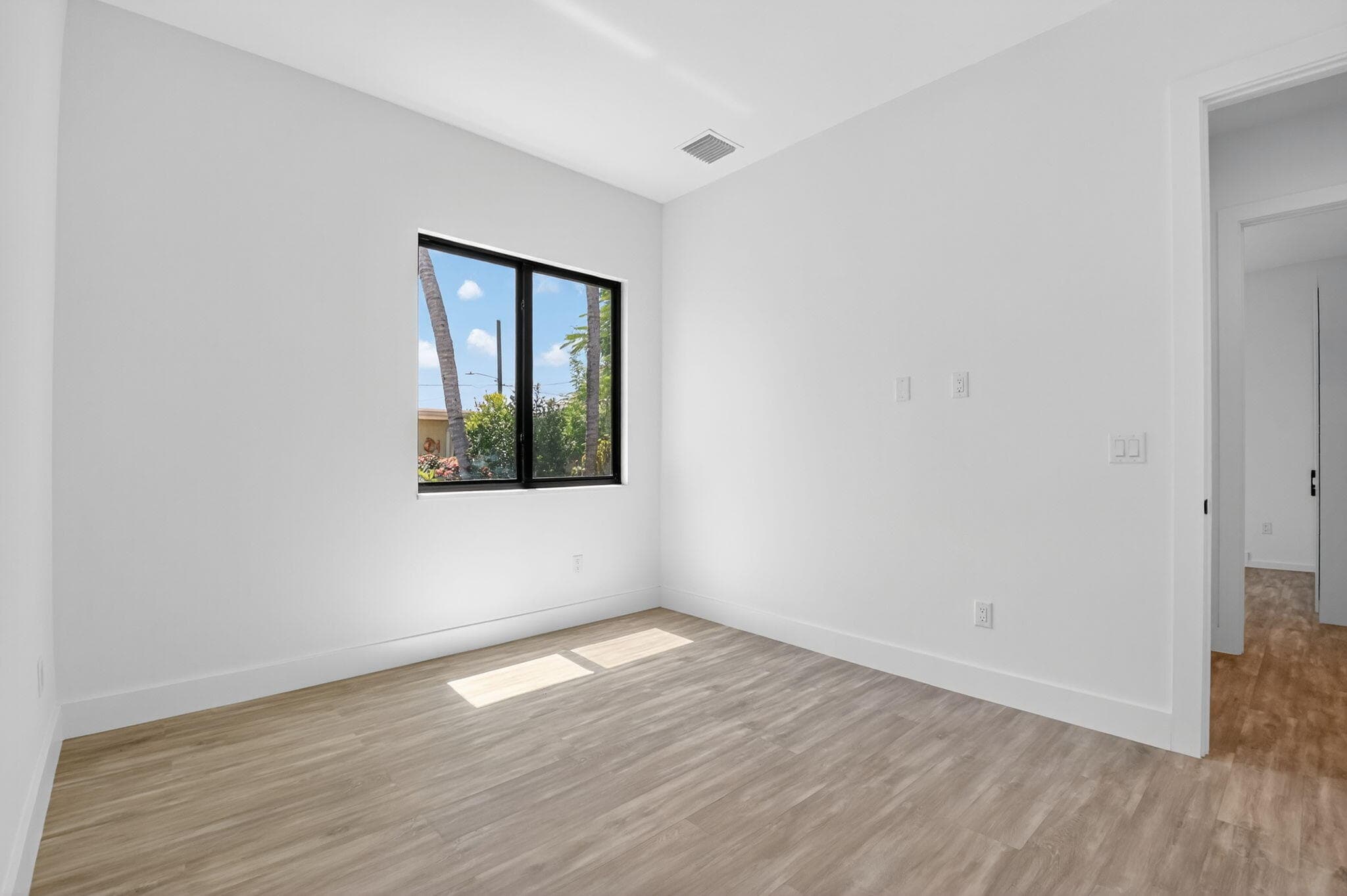 3920 Espan Court, Palm Springs, FL 33461 32