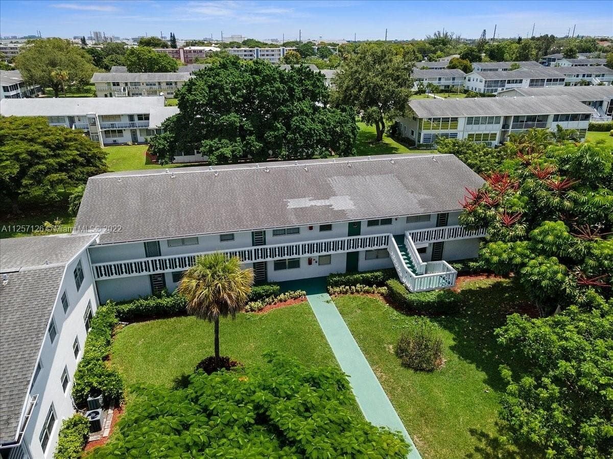 301 Farnham M 301, Deerfield Beach, FL 33442 27