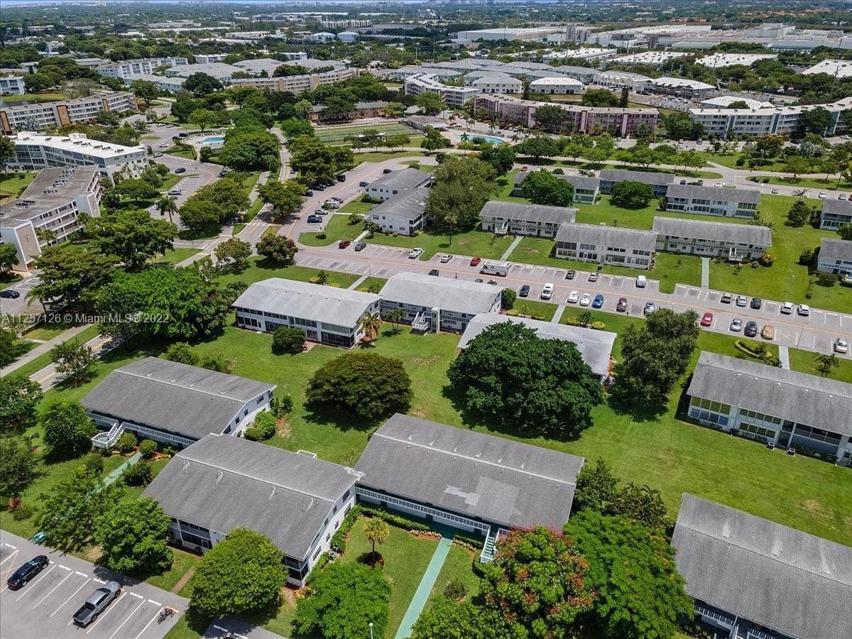 301 Farnham M 301, Deerfield Beach, FL 33442 29