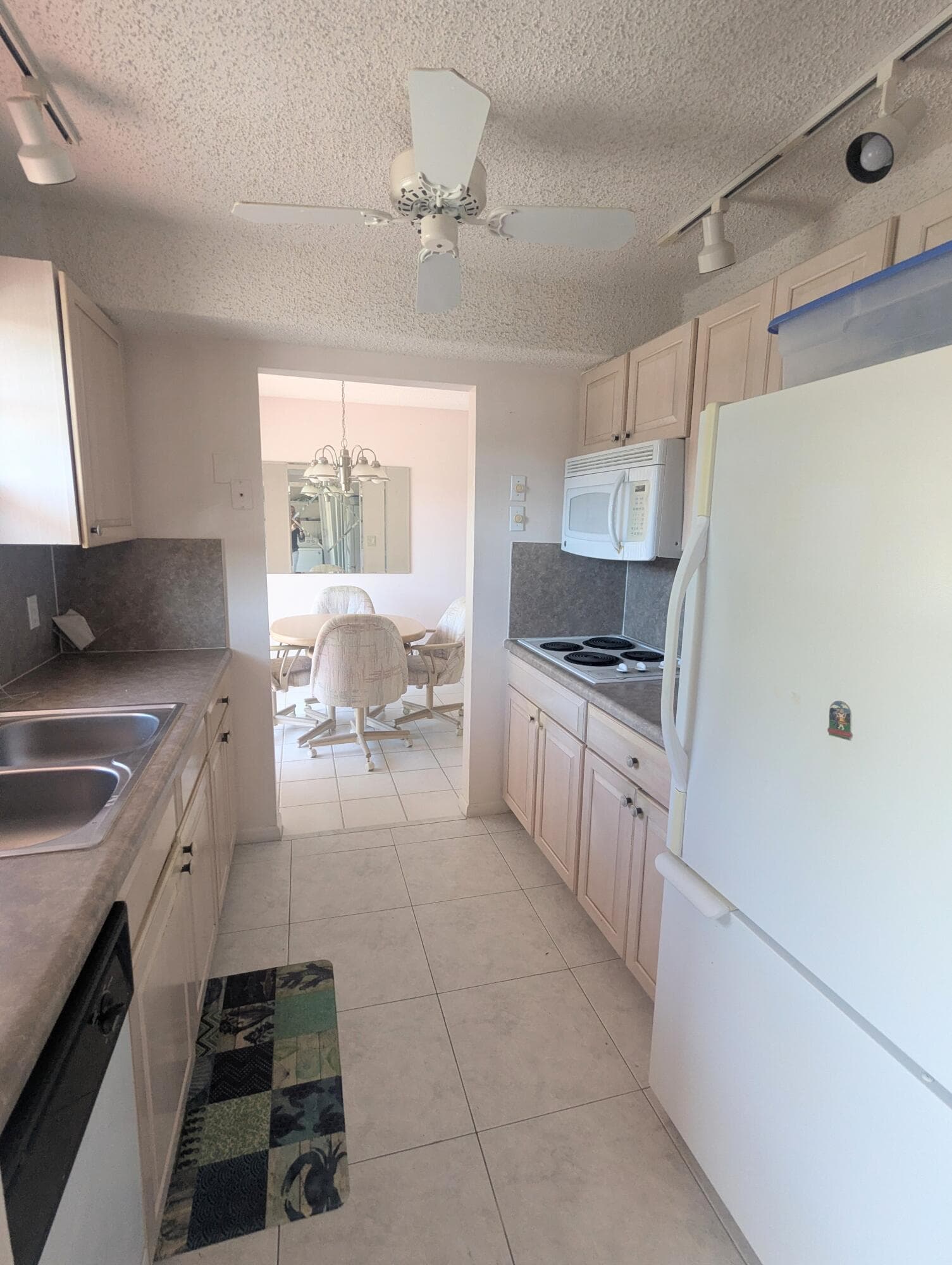 2 Golfs Edge D, West Palm Beach, FL 33417 3