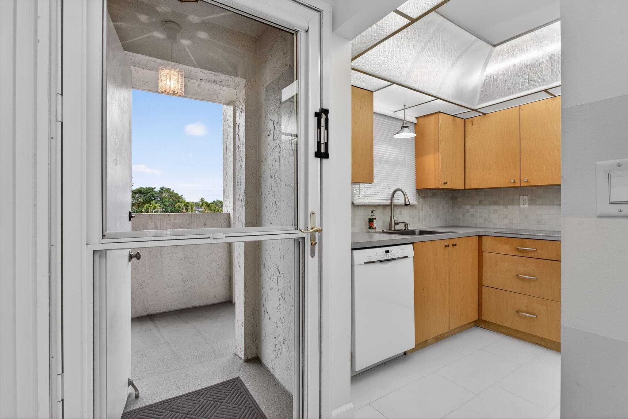 6080 NW 44th Street 214, Lauderhill, FL 33319 6