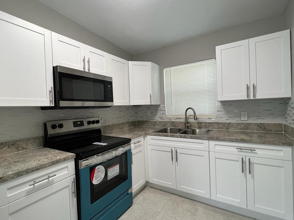 3990 Plum Tree Drive, Lake Worth, FL 33462 2