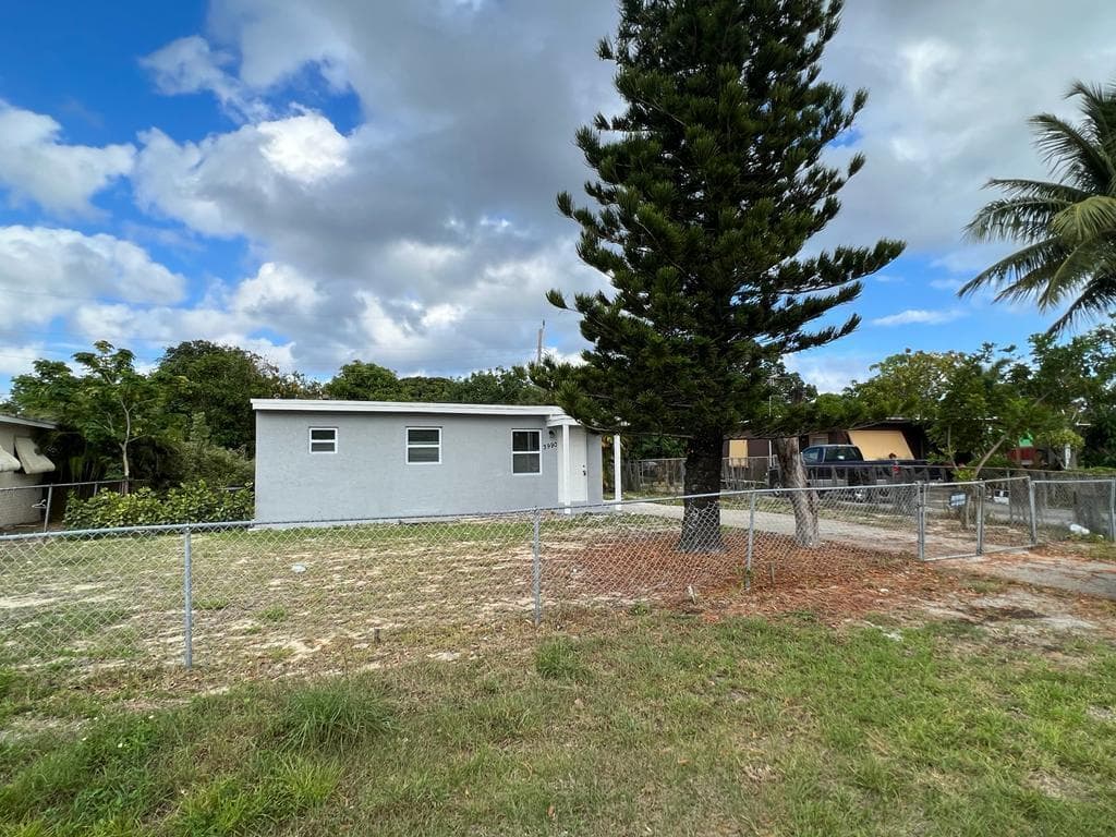3990 Plum Tree Drive, Lake Worth, FL 33462 13