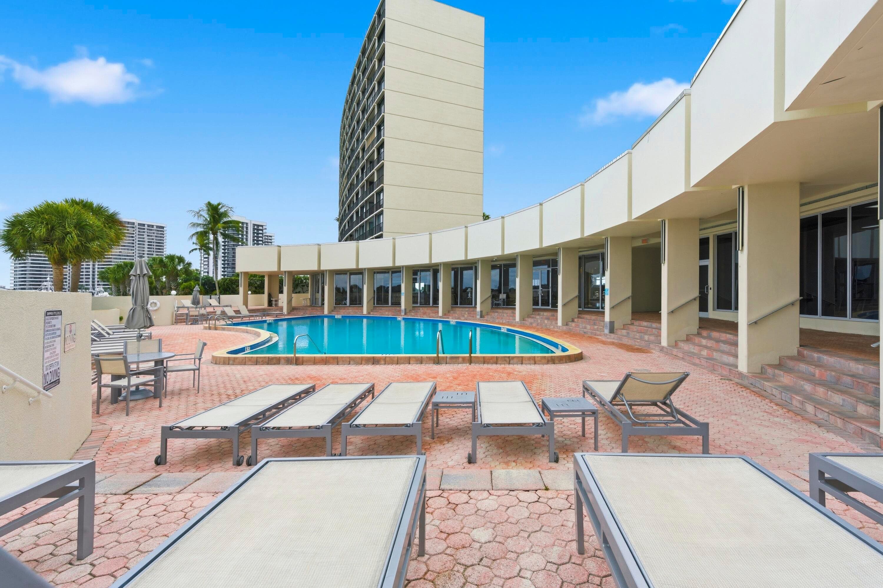 126 Lakeshore Drive 526, North Palm Beach, FL 33408 23