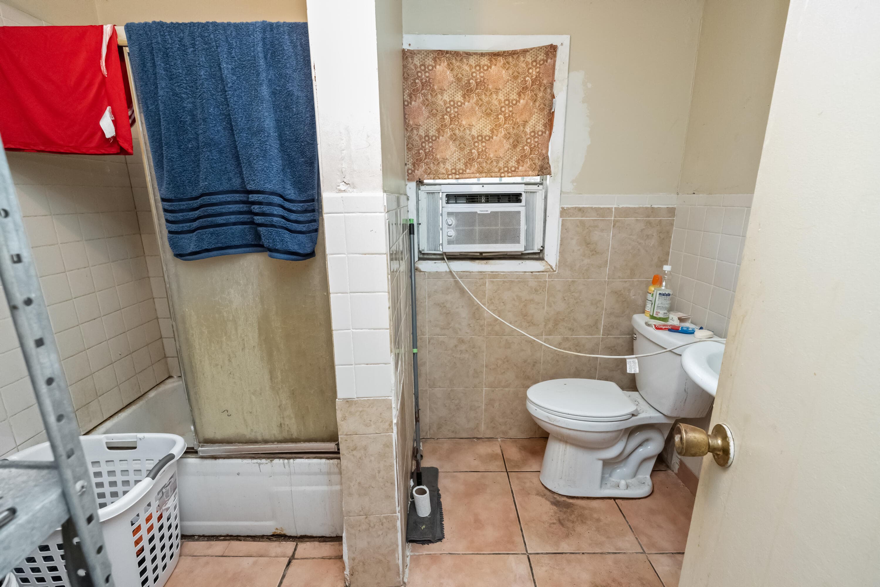 8111 NE 1st Avenue, Miami, FL 33138 24