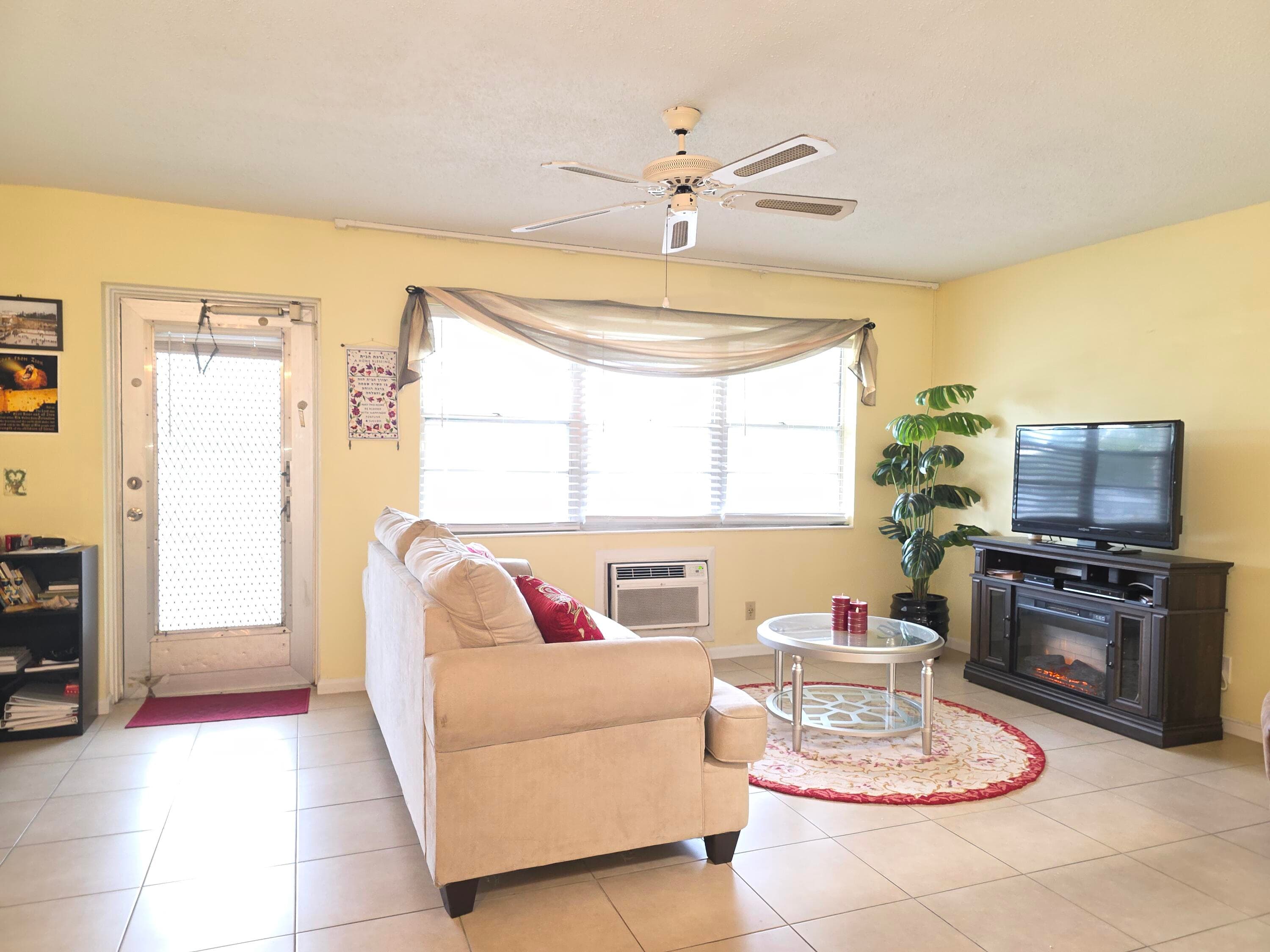 204 Kent L L, West Palm Beach, FL 33417 9