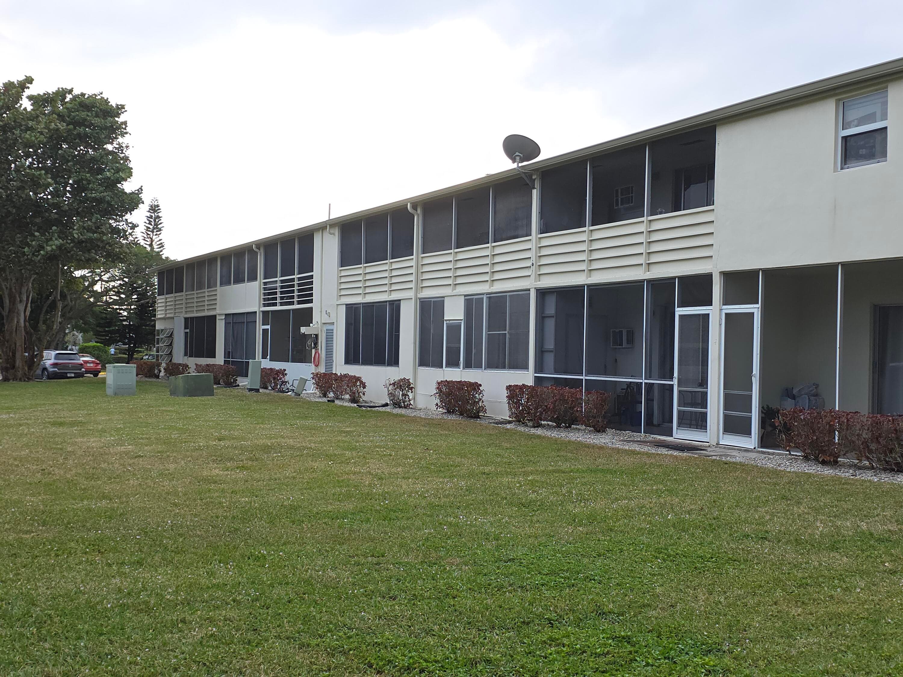 204 Kent L L, West Palm Beach, FL 33417 31