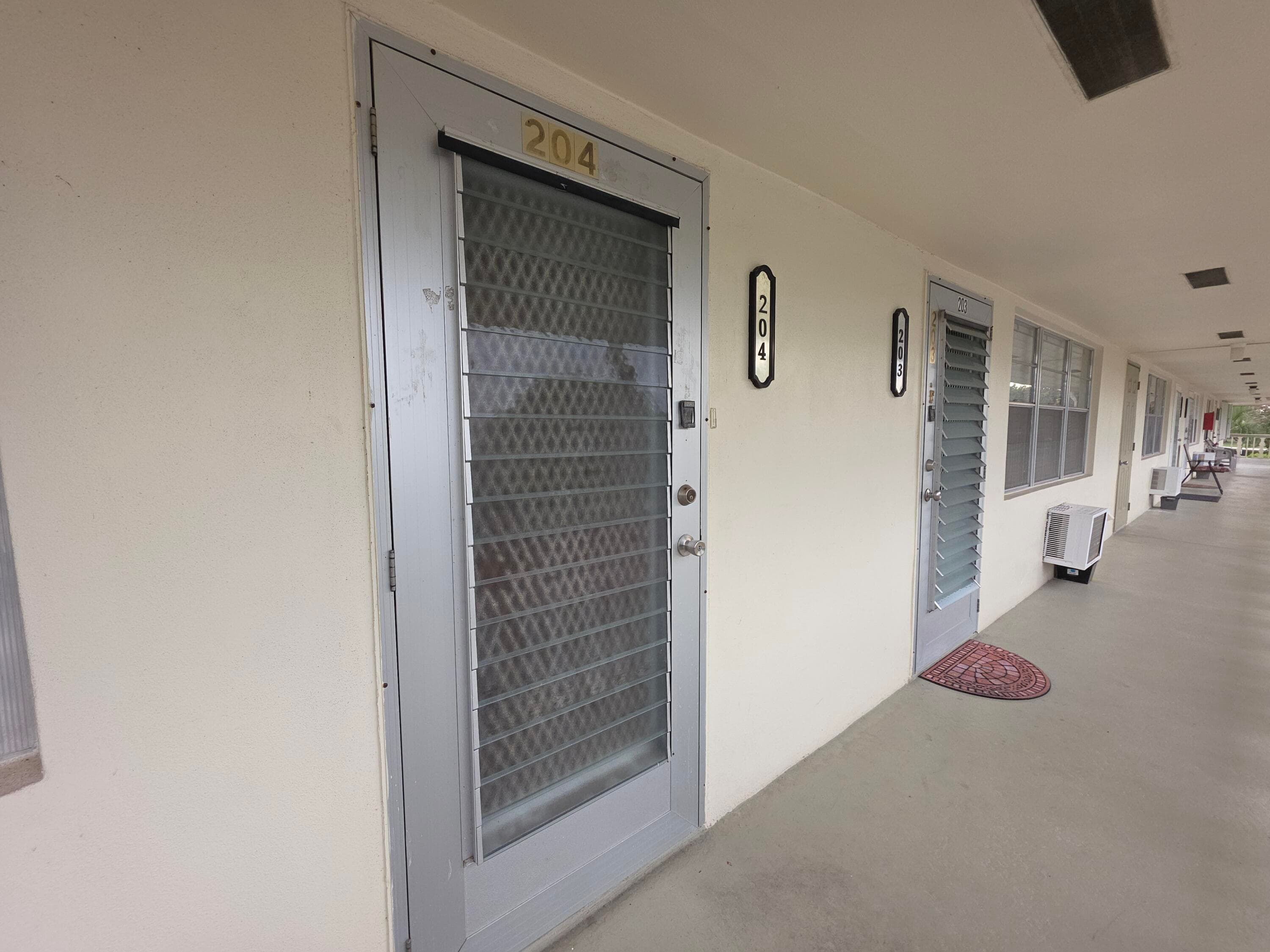 204 Kent L L, West Palm Beach, FL 33417 34