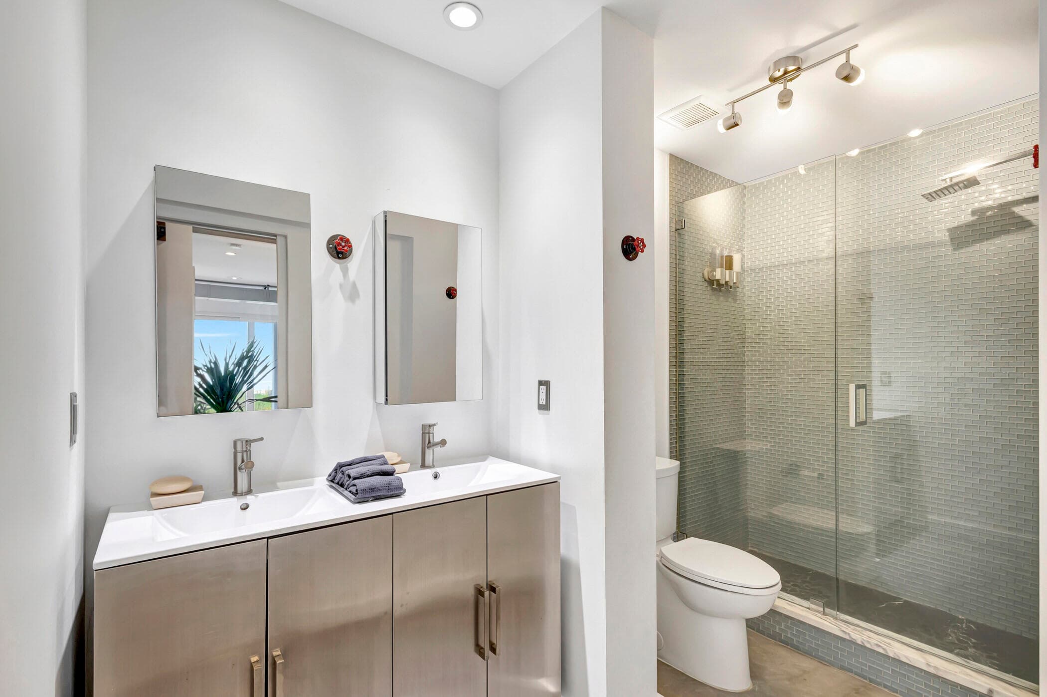2275 S Ocean Boulevard 305n and C11, Palm Beach, FL 33480 24