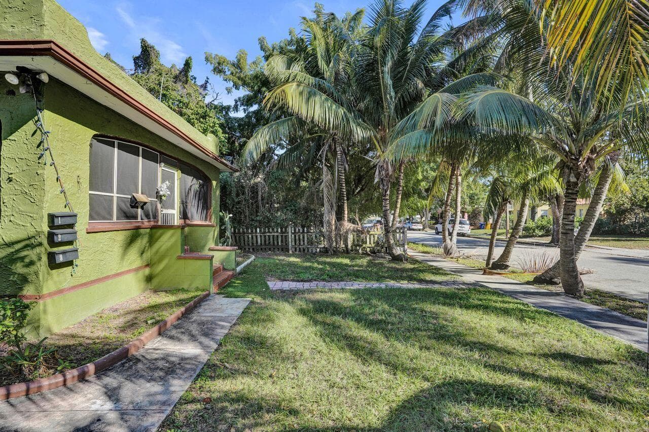 627 30th Street, West Palm Beach, FL 33407 12