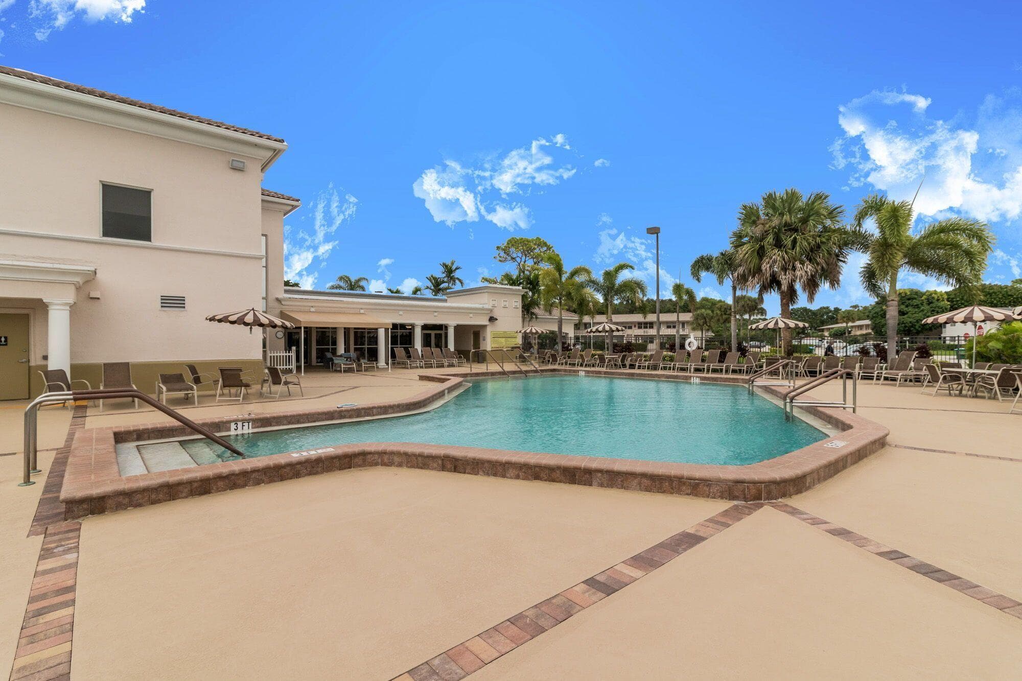 2 Golfs Edge D, West Palm Beach, FL 33417 22