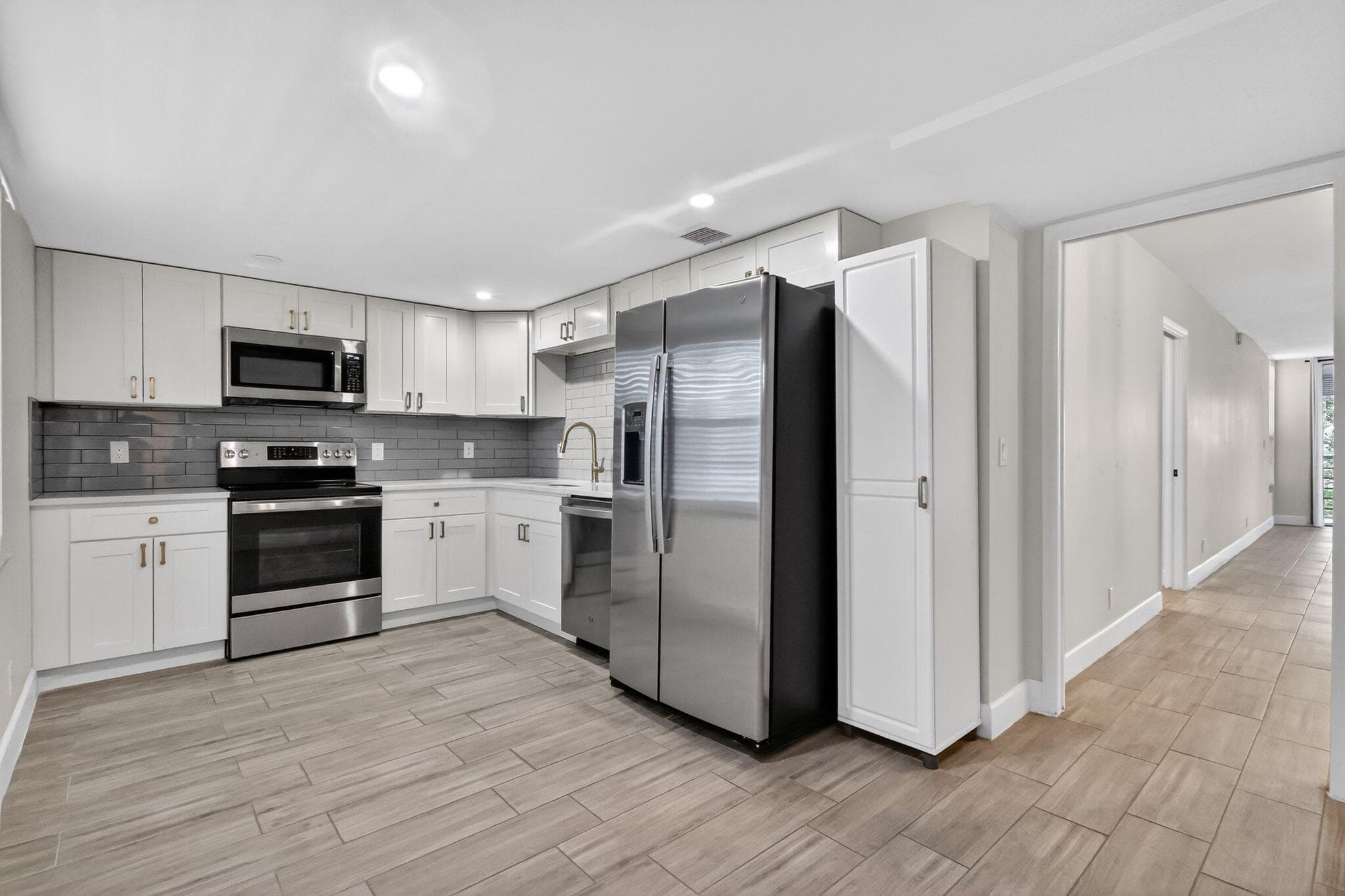 545 Oaks Lane 409, Pompano Beach, FL 33069 2