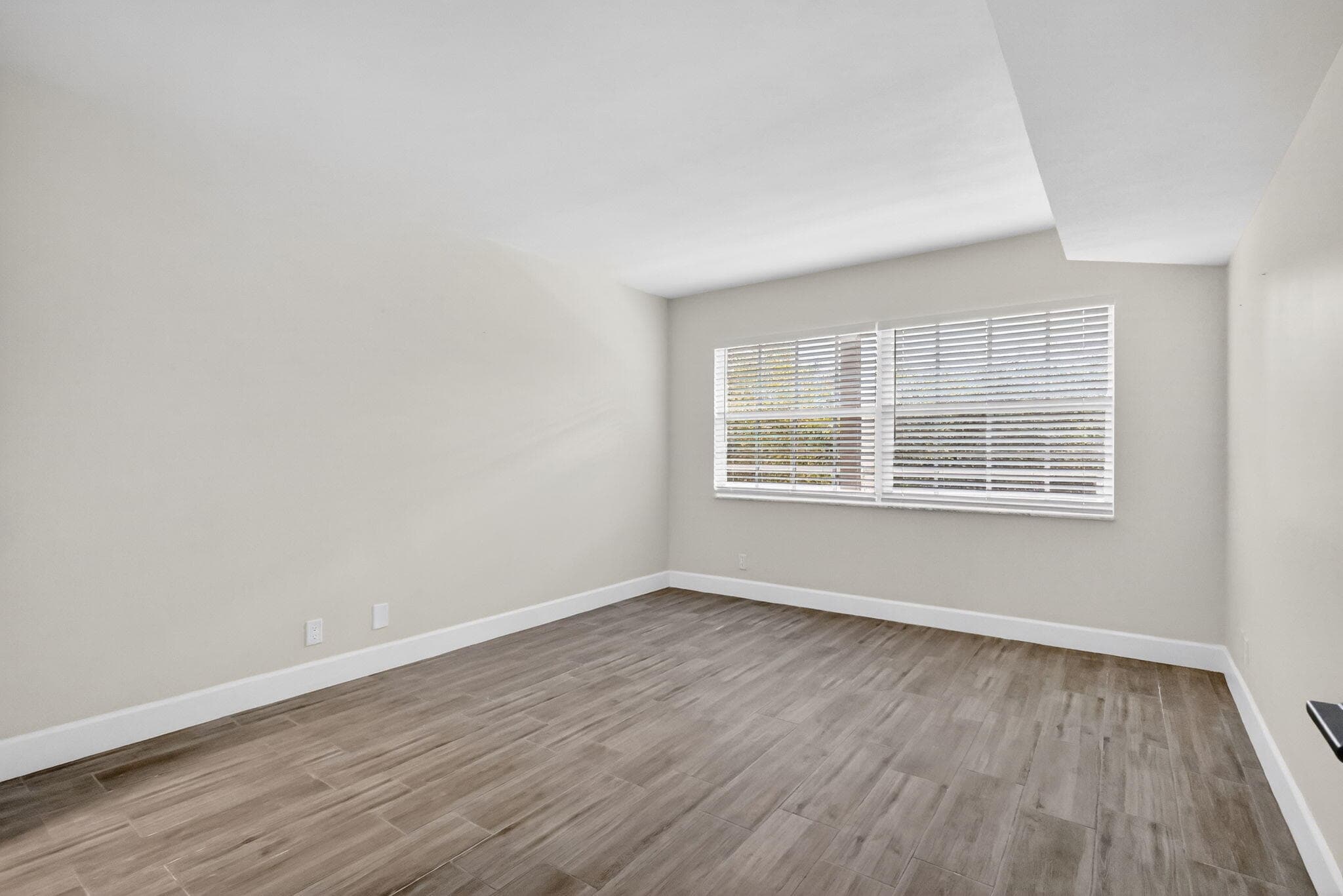 545 Oaks Lane 409, Pompano Beach, FL 33069 16
