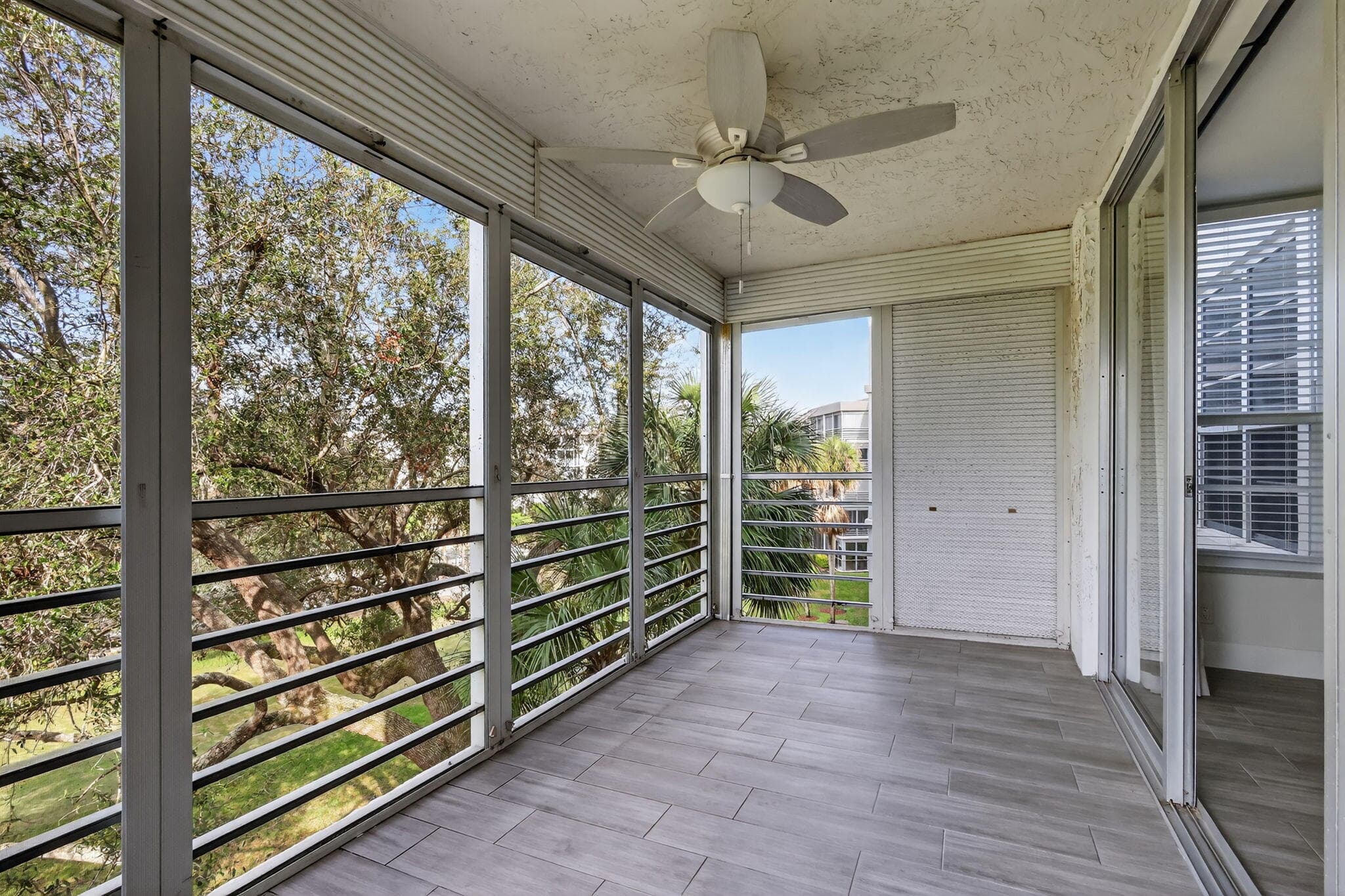 545 Oaks Lane 409, Pompano Beach, FL 33069 22