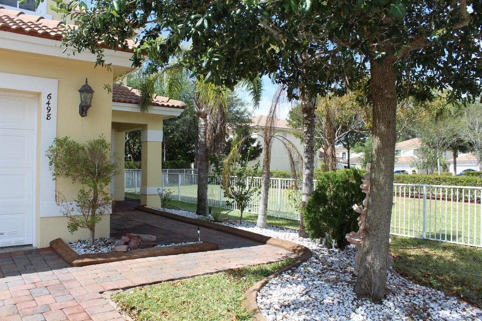 6498 Adriatic Way, West Palm Beach, FL 33413 2